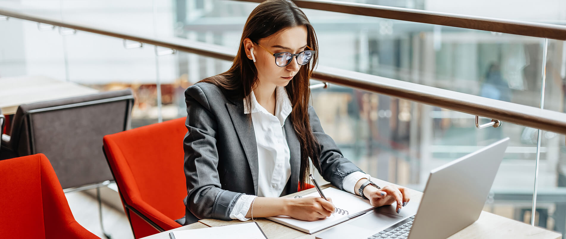 MWC 2024丨pp模拟器电子游戏全新Wi-Fi 7和蓝牙5.4模组组合，为PC提供巅峰无线连接体验