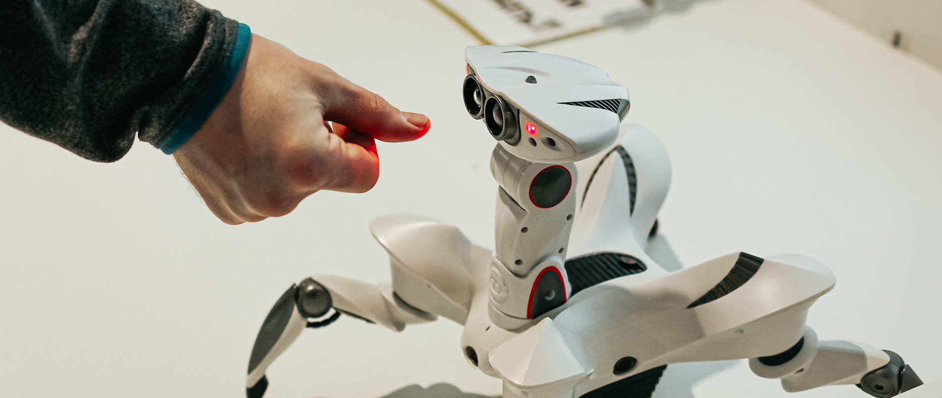 pp模拟器电子游戏获AIoT新维奖两项大奖，以丰富的边缘计算产品驱动产业创新发展