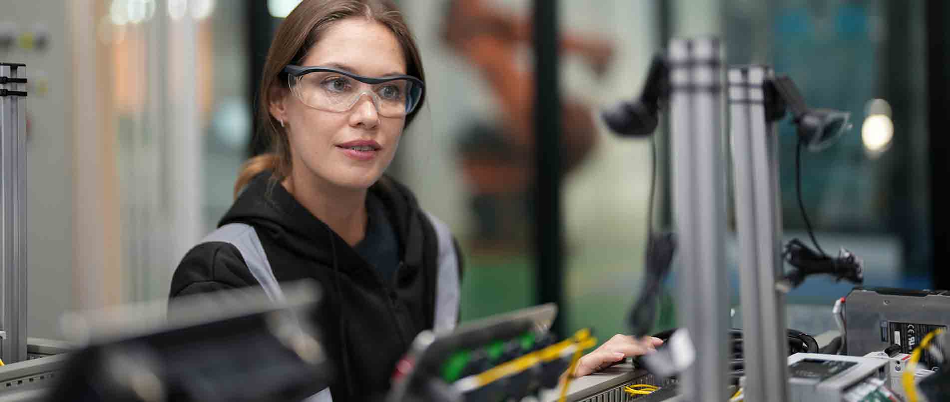 pp模拟器电子游戏精彩亮相IOTE 2024：探究技术融合，展望智慧未来